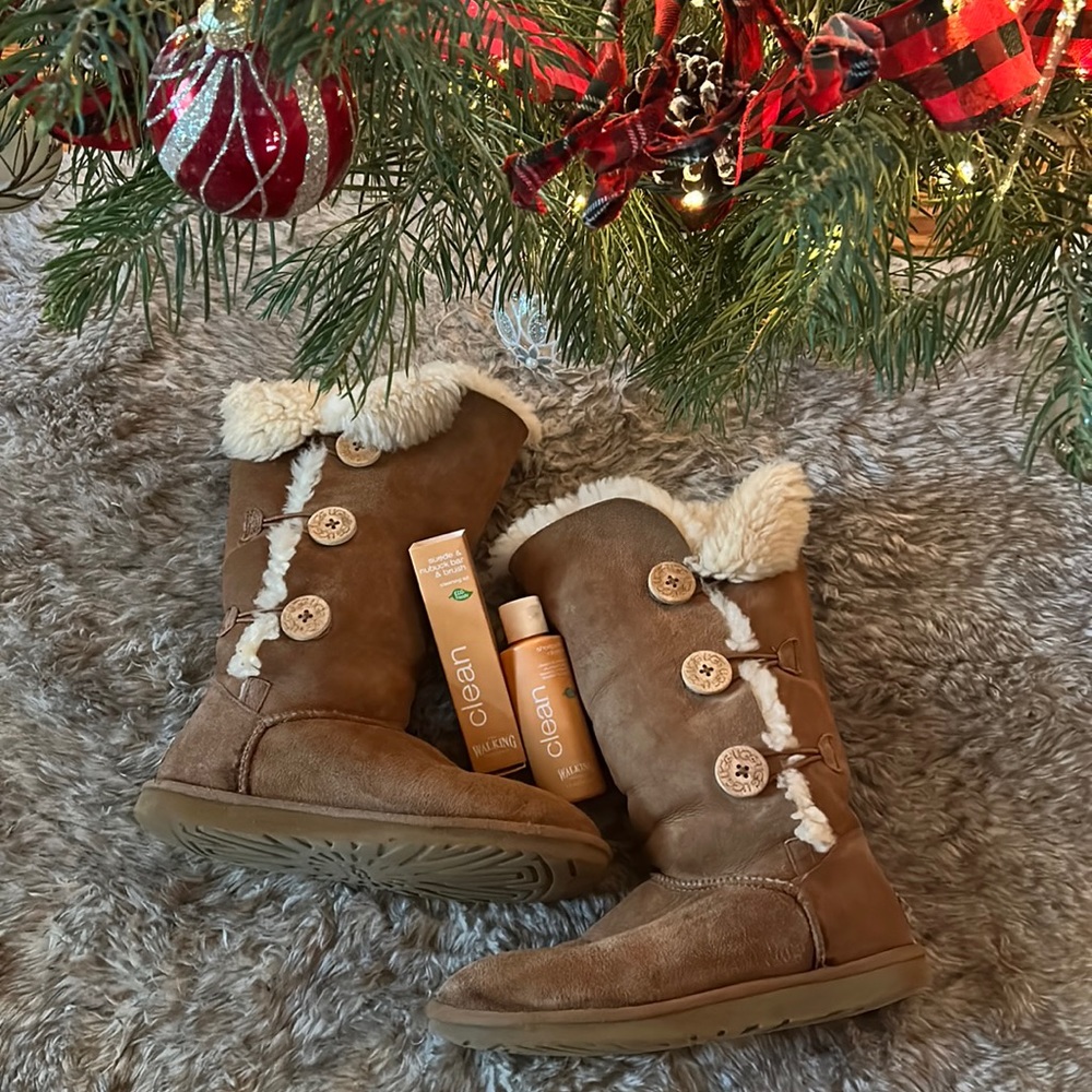 BUNDLE: UGG Boots Size 9 - with suede bar, brush and sheepskin cleaner